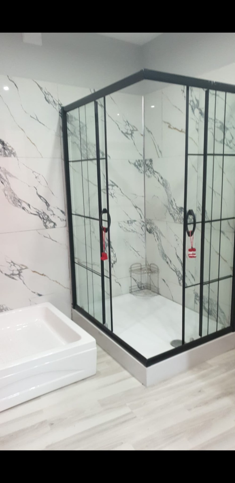 Duşakabin ve banyo dolabı uygulamasına ait proje görseli